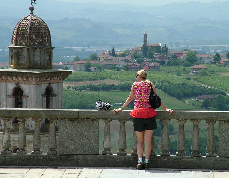 kolesarska se razgleduje kolesarjenje Piemont