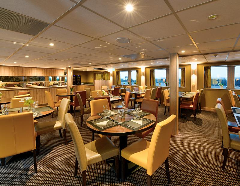 salon na rečni križarki