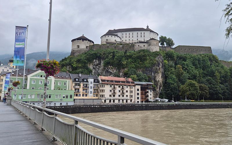 bela trdnjava nad reko mozartov krog