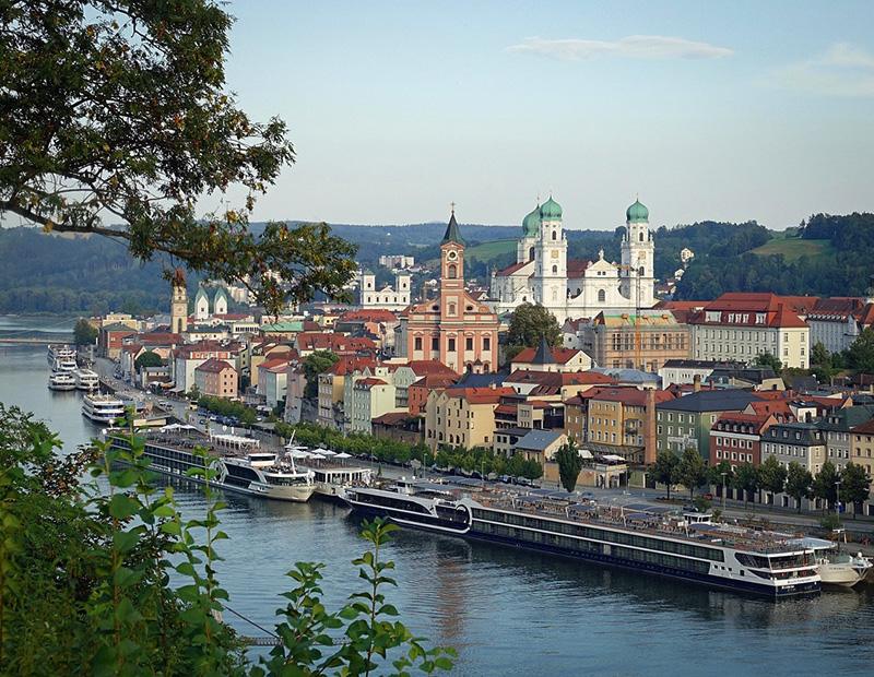 mesto ob reki bavarska Donava